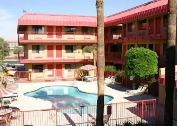 Motel Travelers - 2*