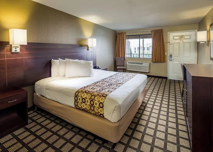 Motel Travelers -