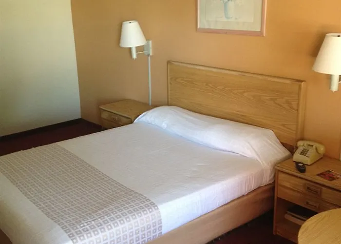 Motel Travelers - Phoenix